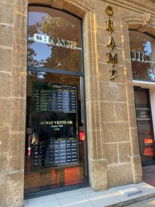 Vitrine d'une agence de change Cramp