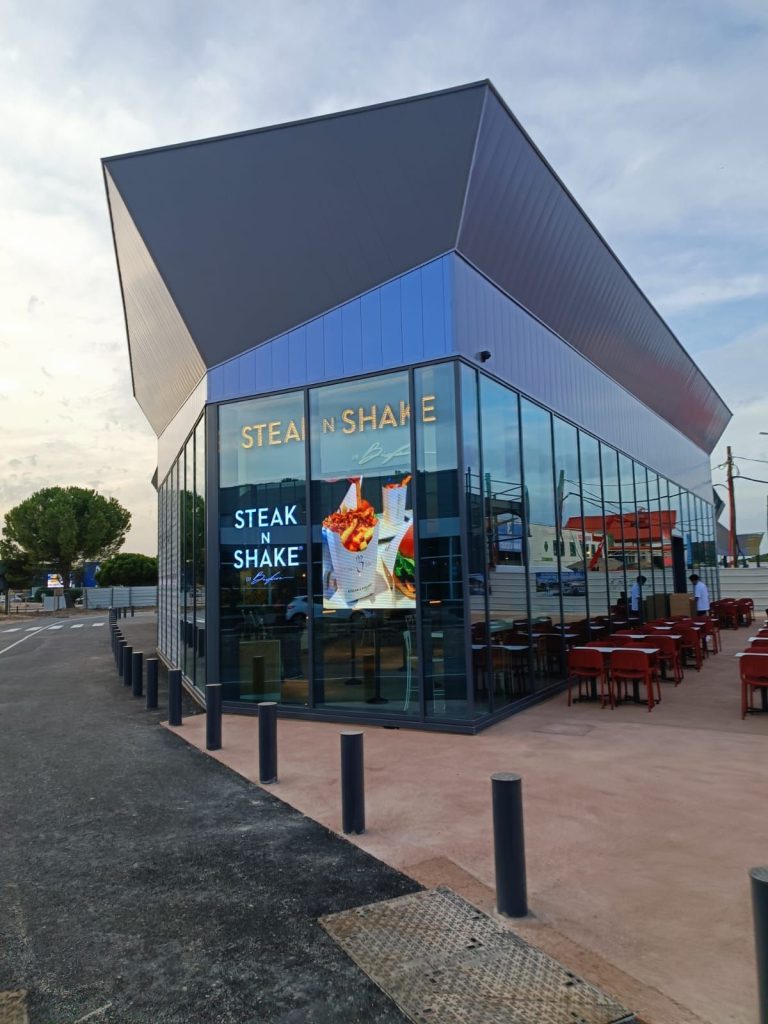 Vitrine du Steak'n Shake à Plan de Campagne